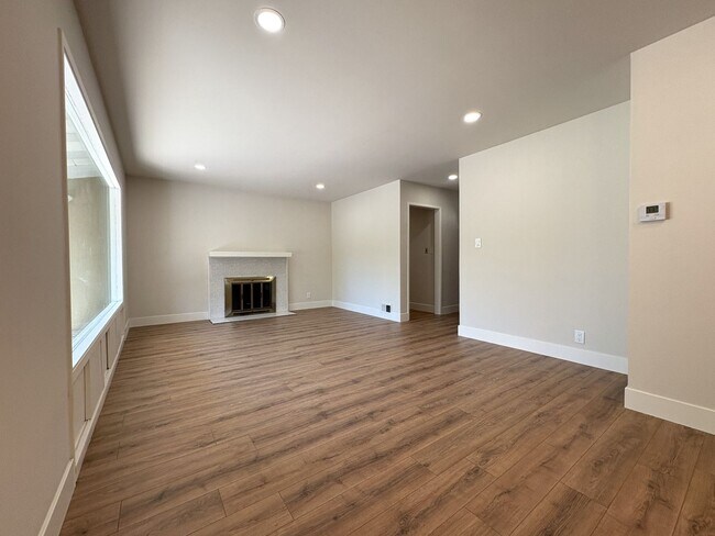 Building Photo - Modern Oasis in the Heart of Los Altos – U...