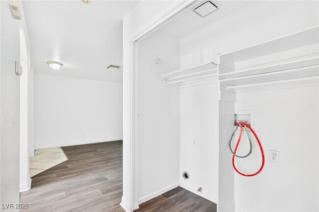Building Photo - 1509 Linnbaker Ln
