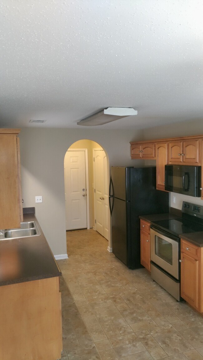 Building Photo - 16210 Stone Ridge Pkwy