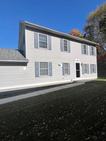 Building Photo - 61 Deer Run Trl