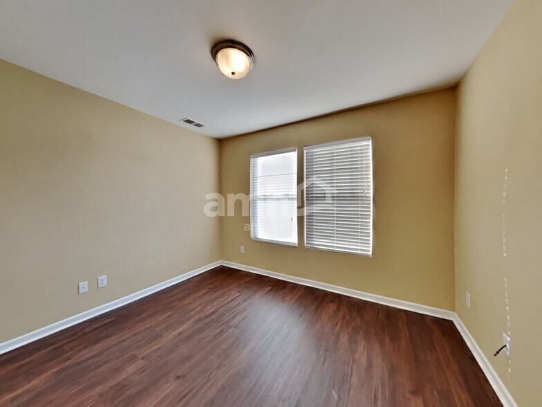 Building Photo - 109 Pickens Ln