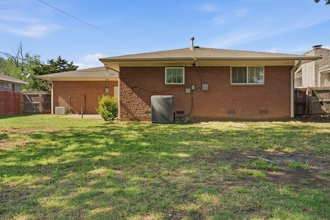 Building Photo - 8936 E 33rd Pl