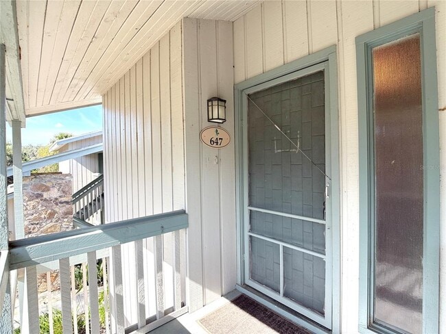 Building Photo - 647 Olde Camelot Cir