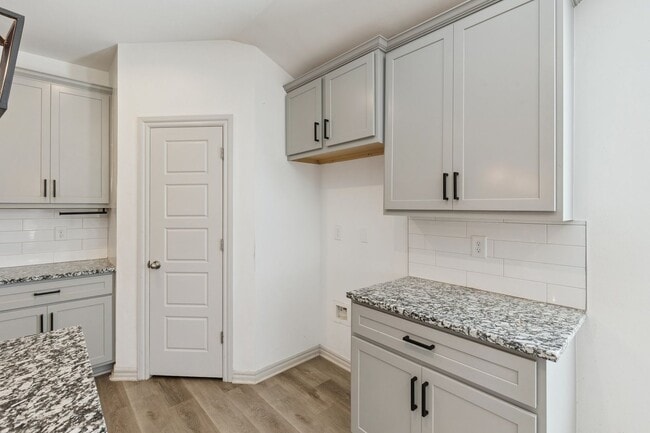 Building Photo - Stunning 4-Bed Home in Deer Creek Schools with Open Floorplan & Community Amenities