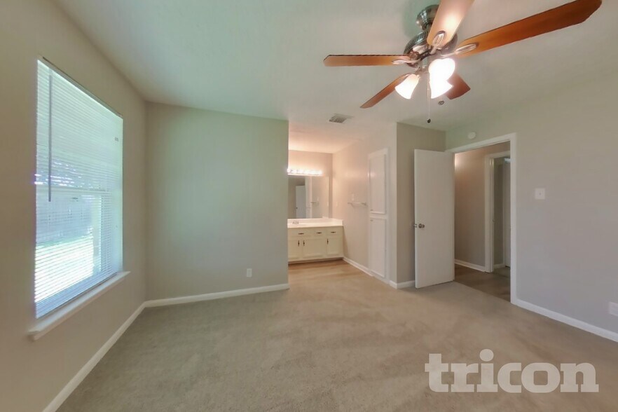 Building Photo - 13307 Venice Cir