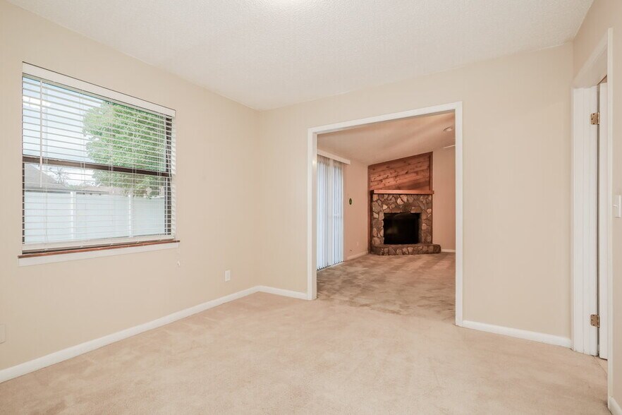 Building Photo - 8424 Bluestem Ct