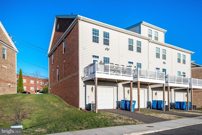 Building Photo - 1101 Trenton Pl SE