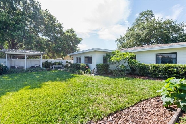 Building Photo - 4831 W Bay Ct Ave