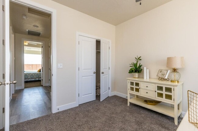 Building Photo - Painted Sands  3 Bedroom, 2 Bathroom Furnished Home