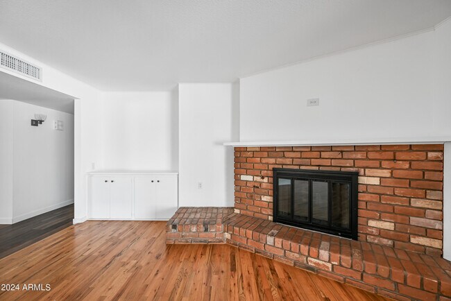 Building Photo - 530 E Fairmont Dr