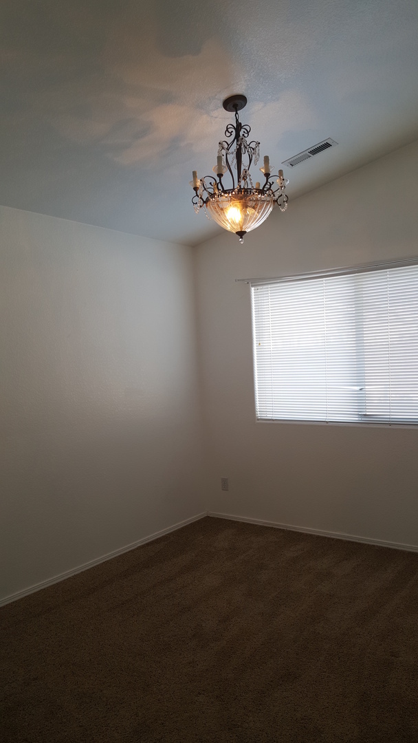 Building Photo - 4 Bedroom - 2 bath - Single Family Home in...