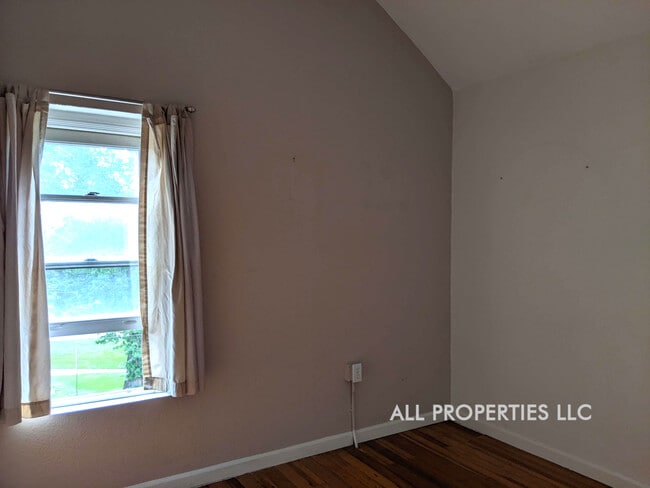 Building Photo - 3233 Osage St