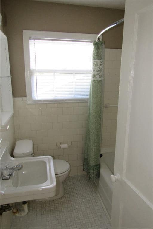 Building Photo - 3100 Breeze Terrace