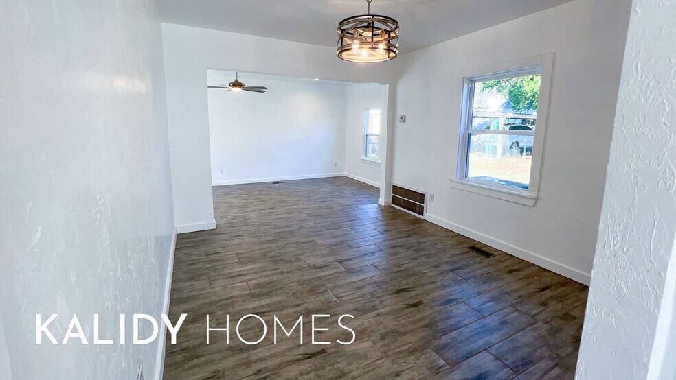 Building Photo - 3012 N Venice Blvd