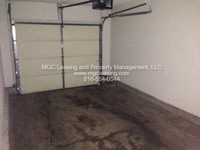 Building Photo - 943 Mulberry St