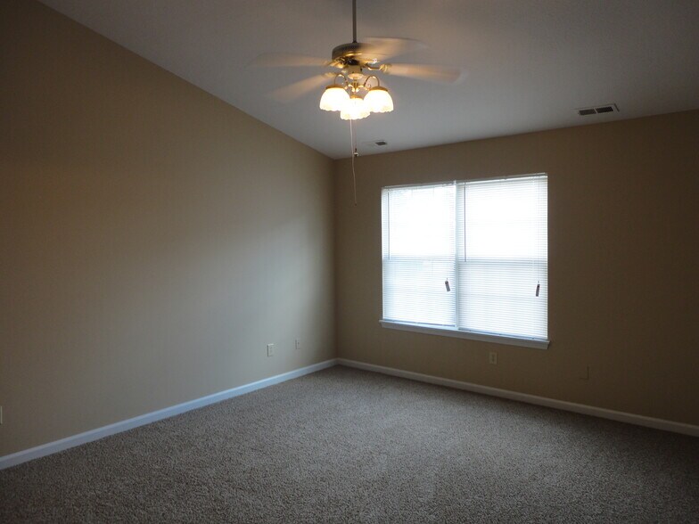 Building Photo - 620 Crystal Woods Cir