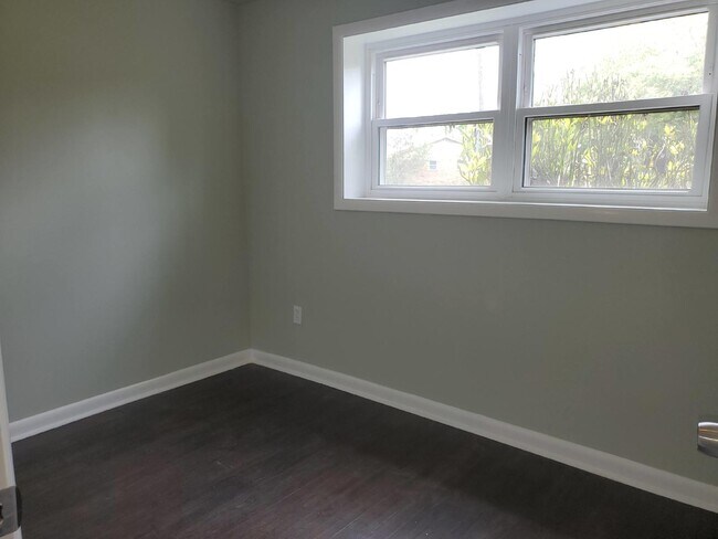 Building Photo - Beautiful  & Charming 4-Bedroom Home with ...