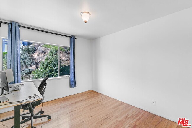Building Photo - 3632 Amesbury Rd