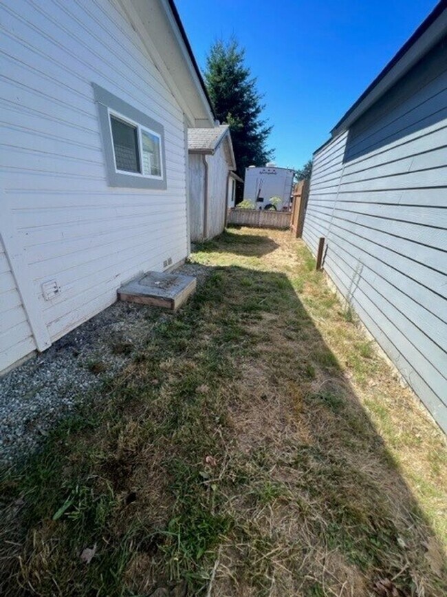 Building Photo - Beautiful Remodeled 2 Bedroom House!!