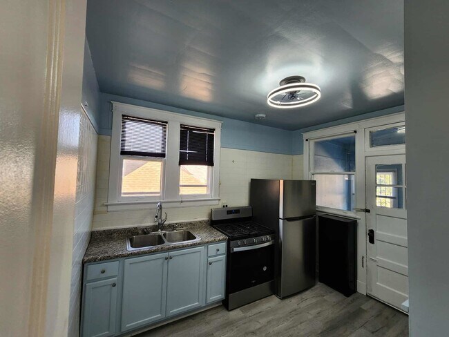 Building Photo - 7553 S Luella Ave