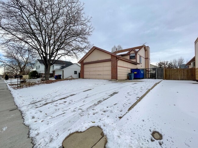 Building Photo - Renovated 3 bedroom 2 bathroom home in quiet Arvada neighborhood!