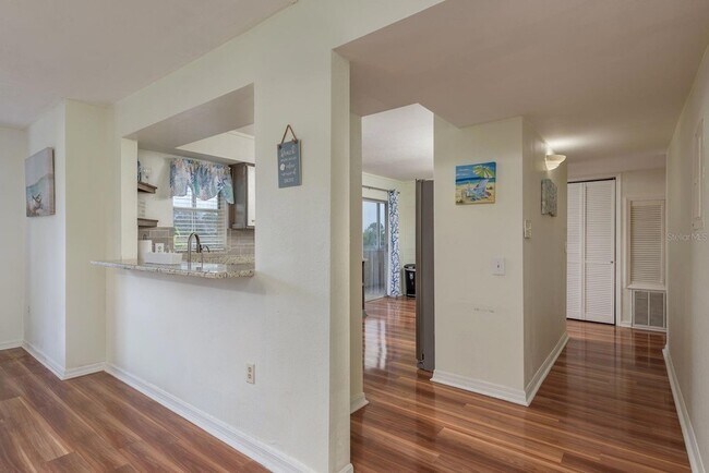 Building Photo - 5557 Sea Forest Dr