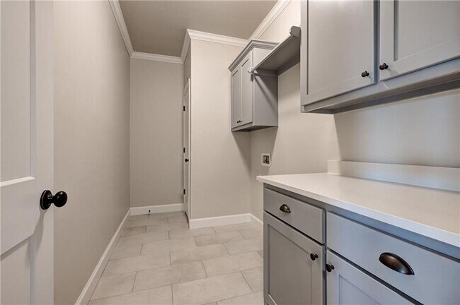 Building Photo - **Stunning 4 Bed, 4 Bath in Edmond Schools