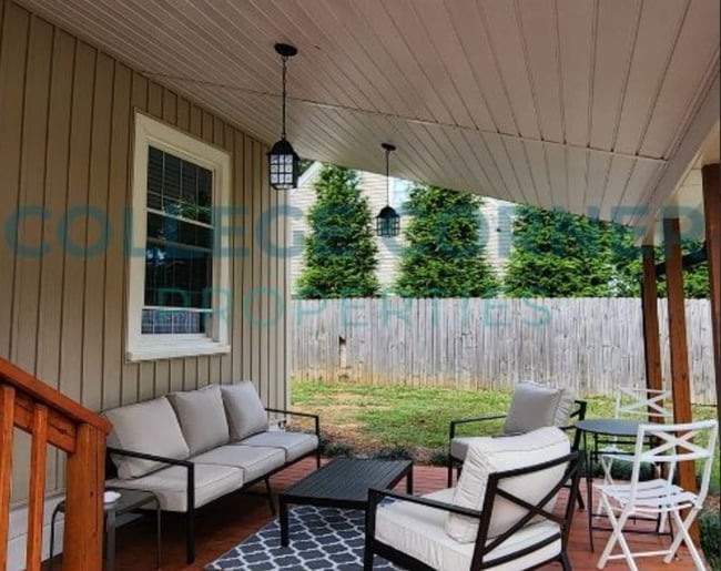 Building Photo - 1243 Brookwood Dr