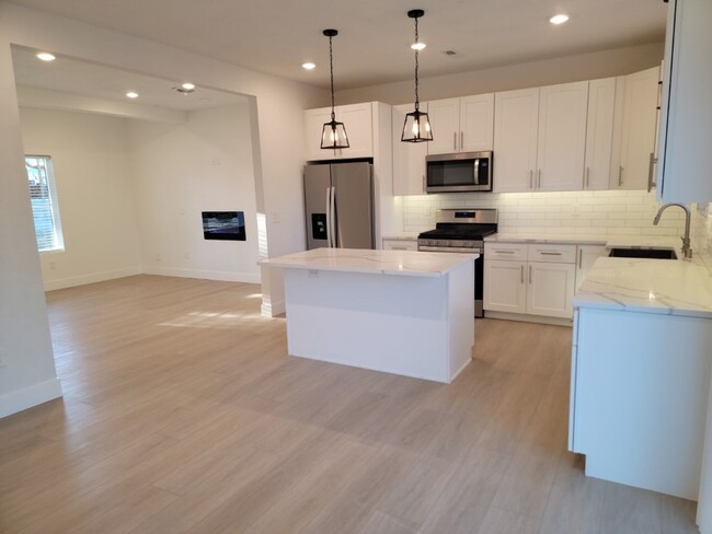 Building Photo - Brand New 4 Bed 3 Bath Modern Farmhouse St...