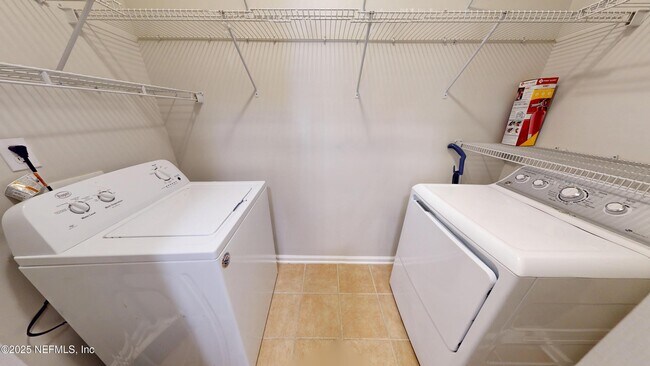 Building Photo - 211 Jardin De Mer Pl
