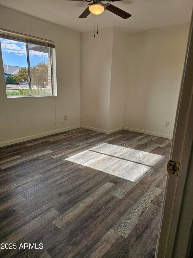 Building Photo - 2131 E Foothills Dr