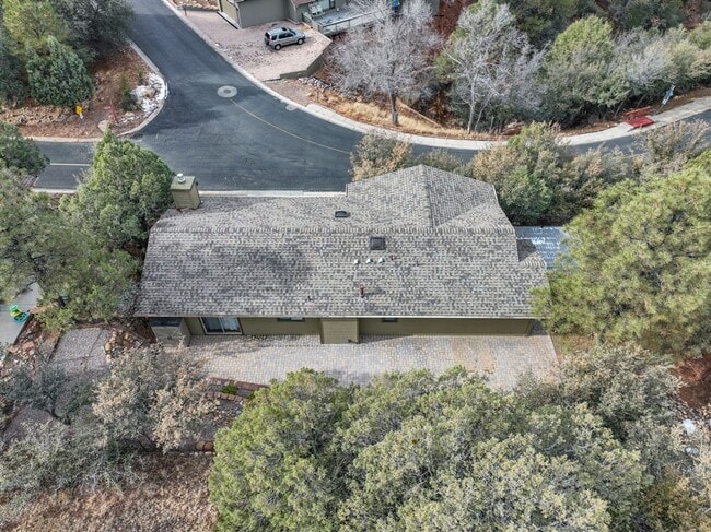 Building Photo - 3 bedroom, 2 bathroom home in Forest Hylands!
