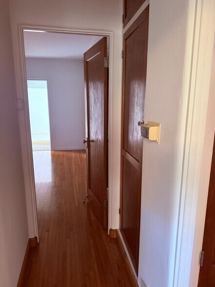 Building Photo - 1023 S Stanley Ave