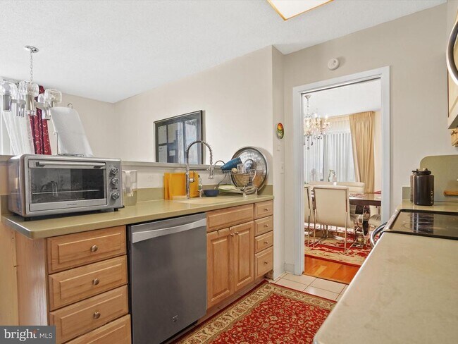 Building Photo - 5501 Seminary Rd