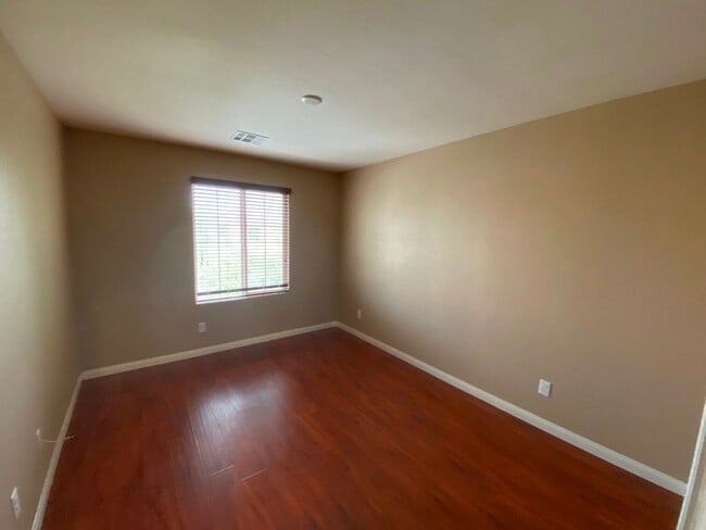 Building Photo - Southwest Beauty!