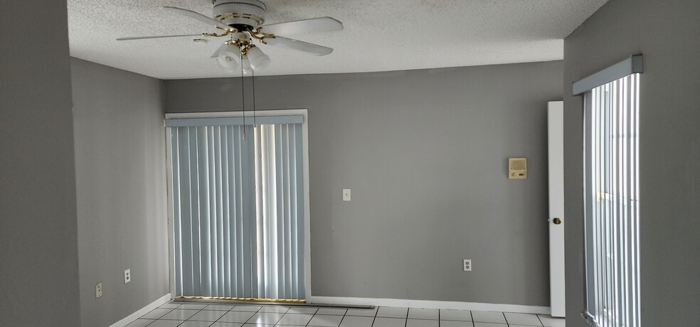 Building Photo - 4725 SW 143rd Ave