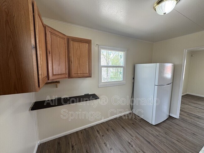 Building Photo - 607 Brookshire Ave