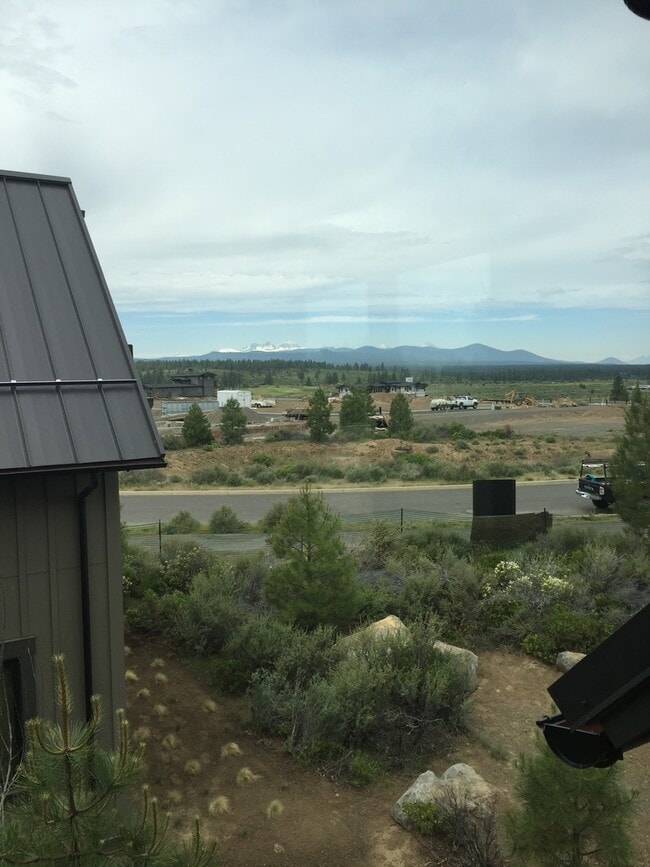 Building Photo - Beautiful Home Available in Tetherow!!!