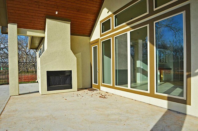 Building Photo - 4802 Fairford Dr
