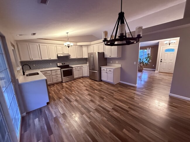 Building Photo - 624 Clearview Way