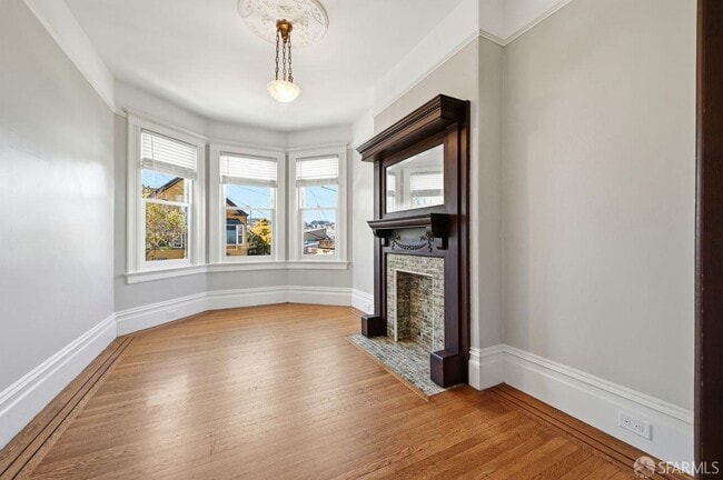 Building Photo - 1529 Hampshire St