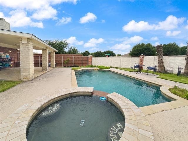 Building Photo - 2823 Brookhurst Dr
