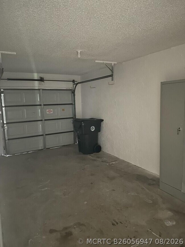 Building Photo - 406 Buttonwood Pl
