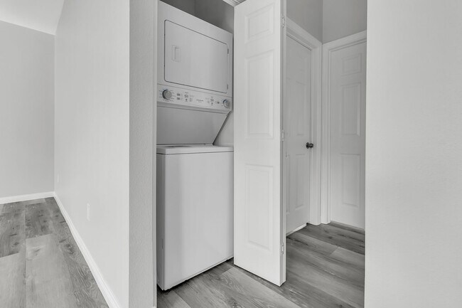 Building Photo - 1437 Arroyo Ave