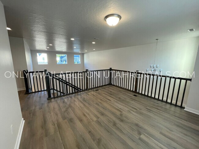 Building Photo - 802 E 1400 S