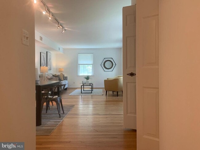 Primary Photo - 2248 Washington Ave