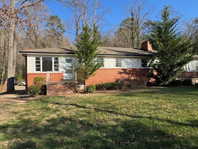 Building Photo - East AVL - Two Bedroom Apartment with Large Basement