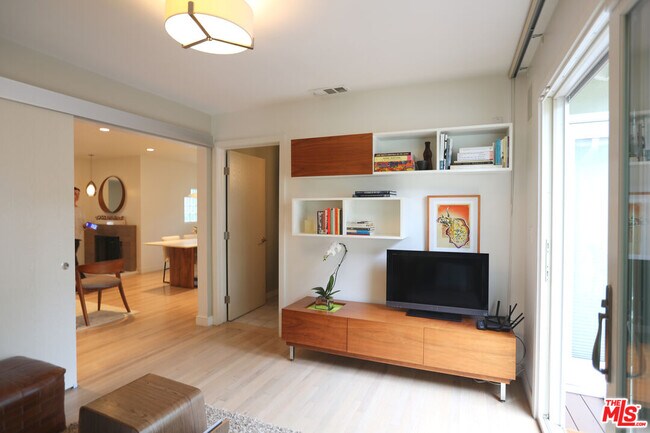 Building Photo - 2707 Westwood Blvd