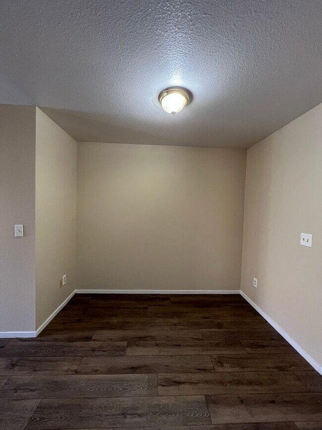 Building Photo - 8609 Lyn River Ct