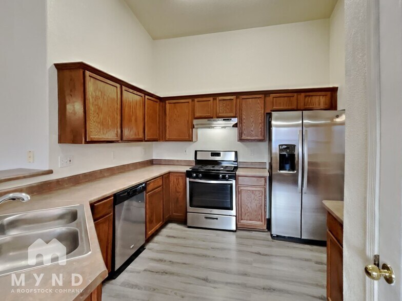 Building Photo - 9670 E Mt Baldy Way